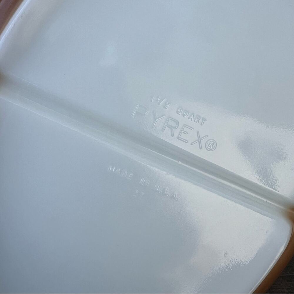 Pyrex Early American #27 divided casserole dish brown gold metallic pattern - Picture 5 of 9